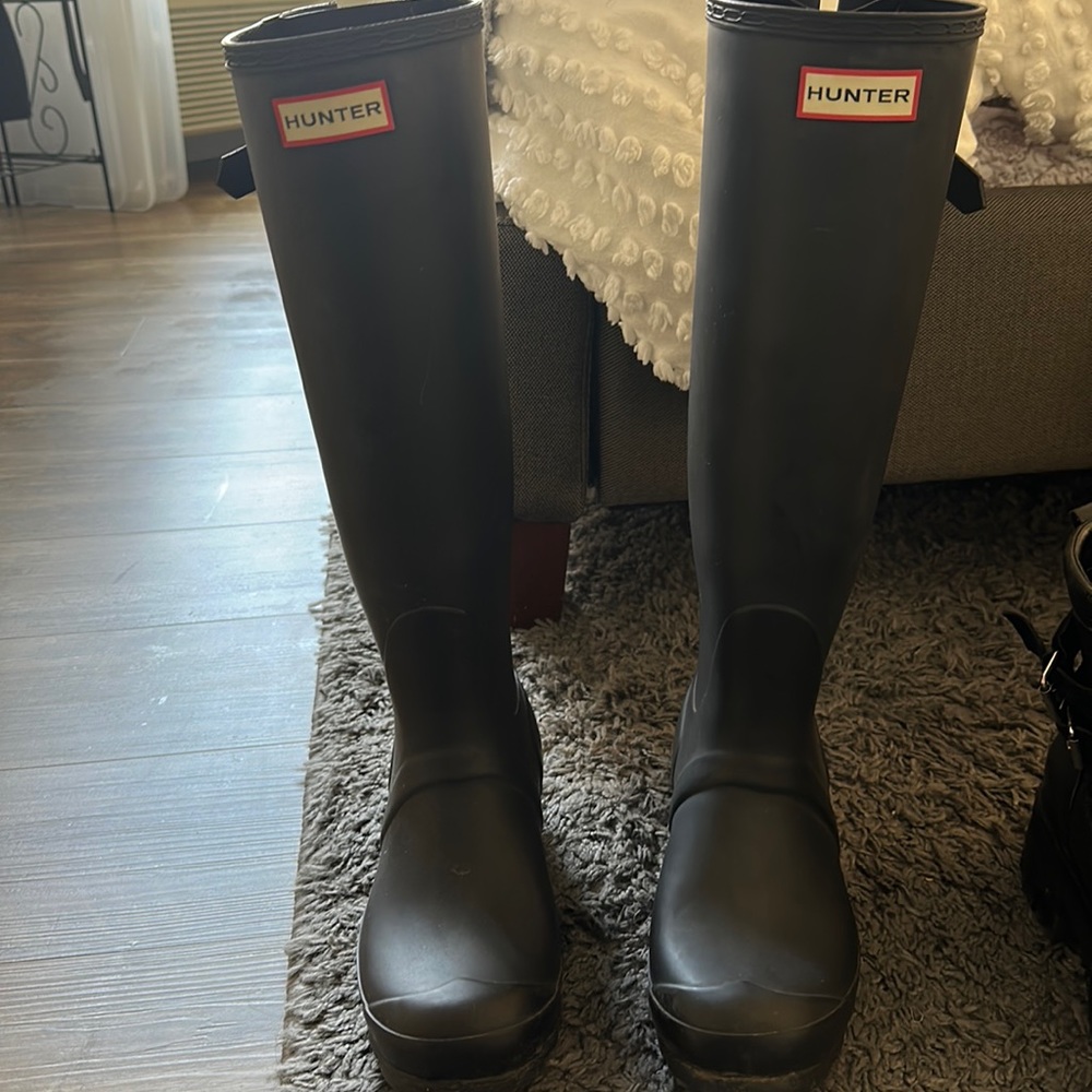 Black tall Hunter rain boots